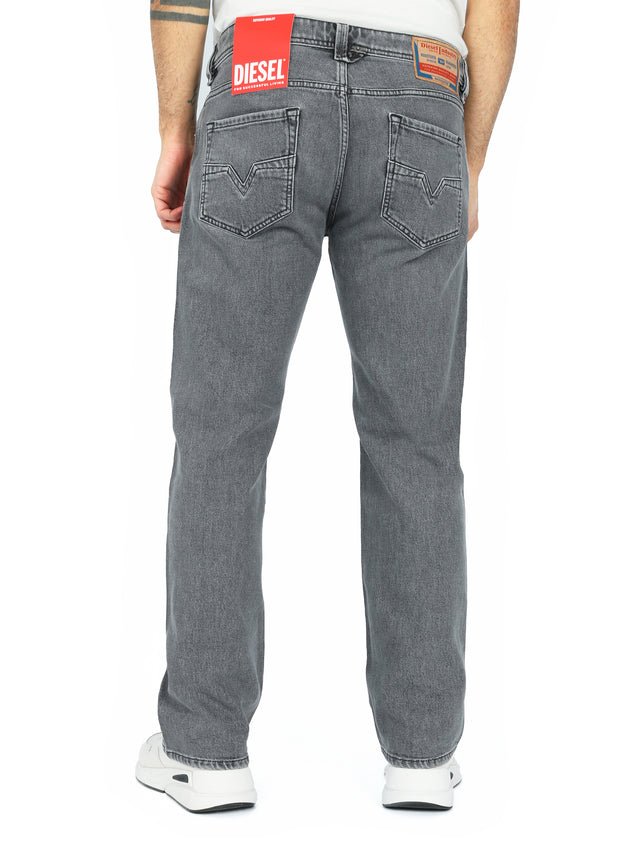 Diesel - Straight Fit Jeans - 1985 Larkee 09F83
