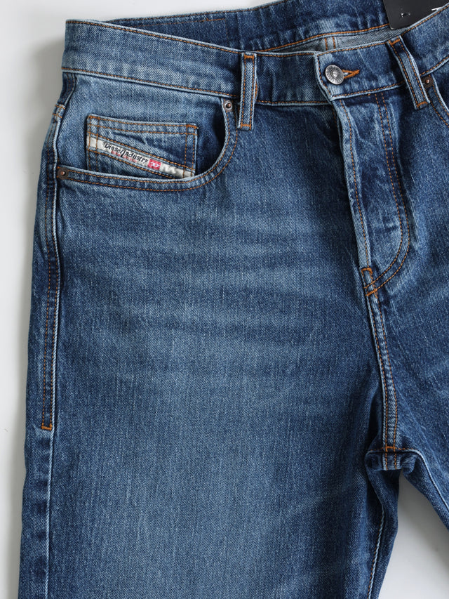 Diesel - Straight Fit Jeans - 2020 D-VIKER R07RX