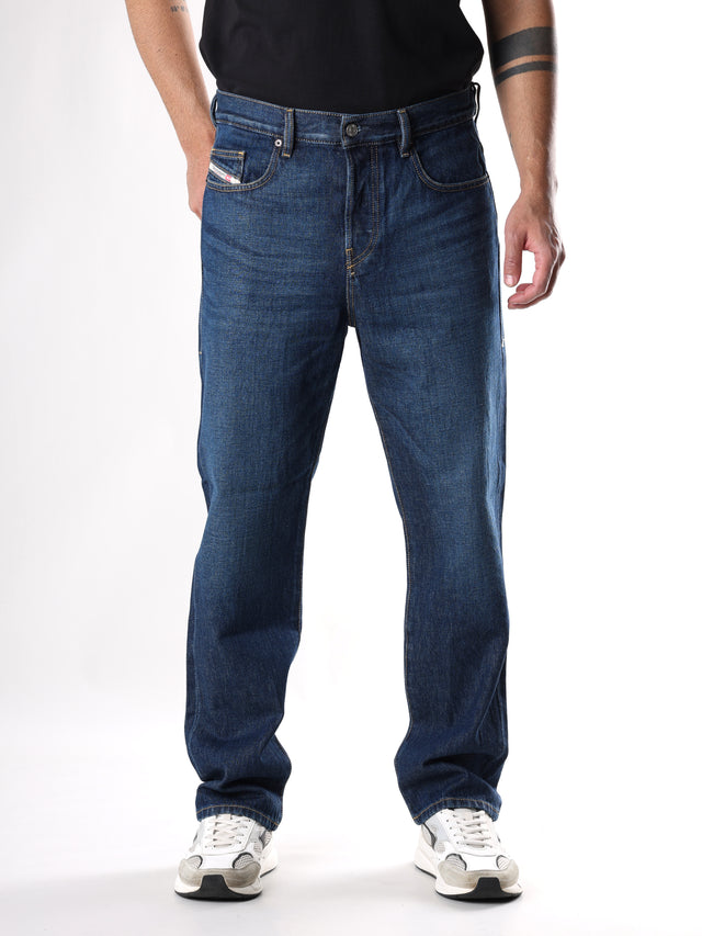 Diesel - Straight Fit Jeans - 2020 D-Viker 09C03