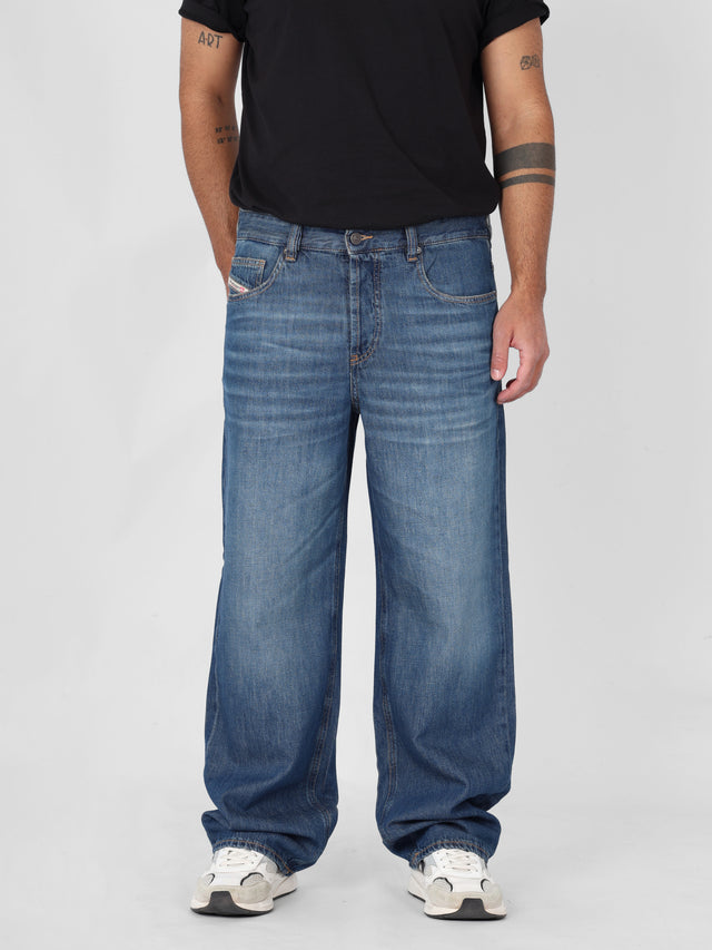 Diesel - Relaxed Fit Jeans - 2001 D-MACRO