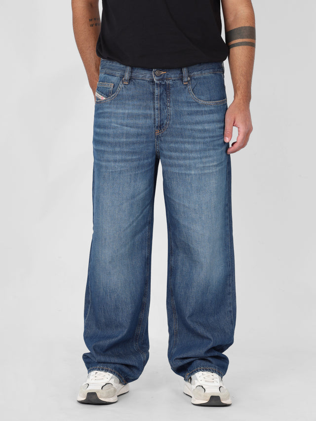 Diesel - Relaxed Fit Jeans - 2001 D-MACRO