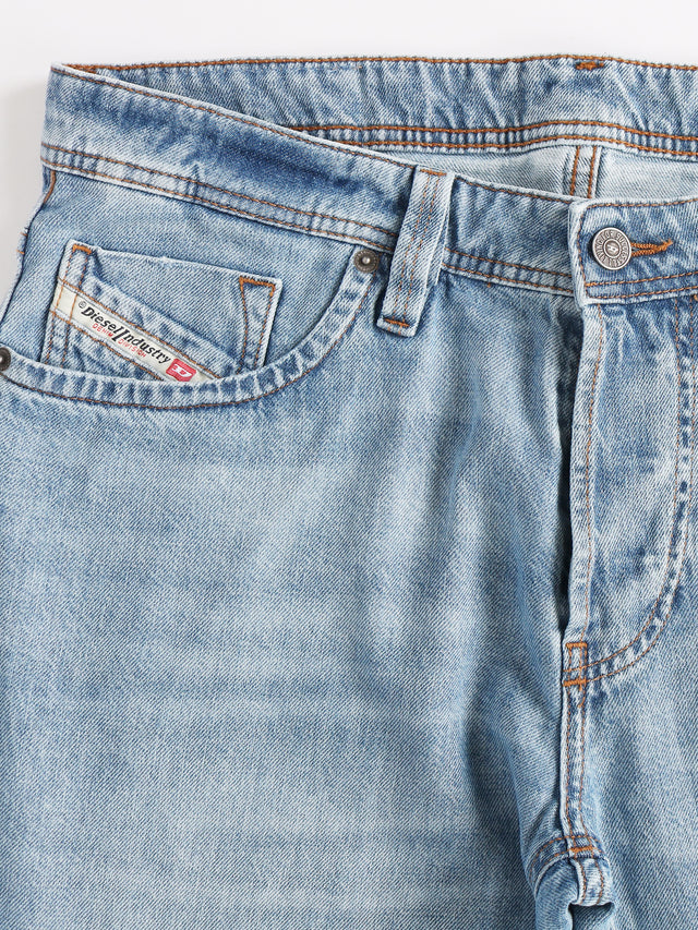Diesel - Straight Fit Jeans - MARKEE R68DJ