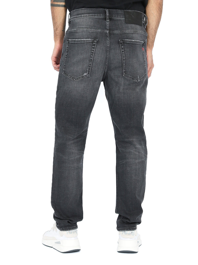 Diesel - Tapered Fit Jeans - D-Fining R9G62