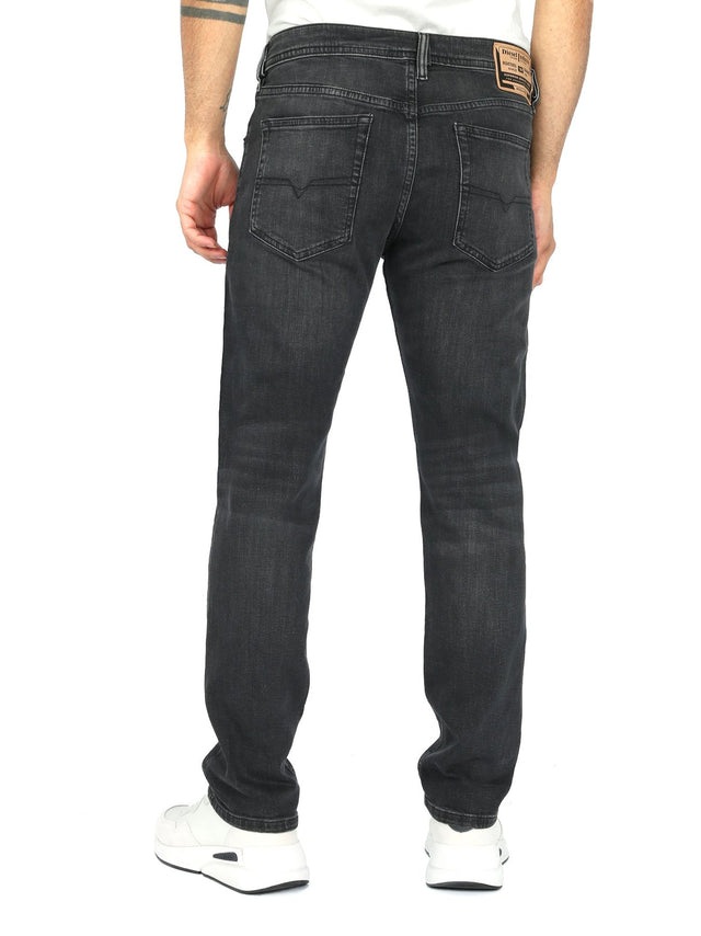 Diesel - Tapered Fit Jeans - Buster-X RB063