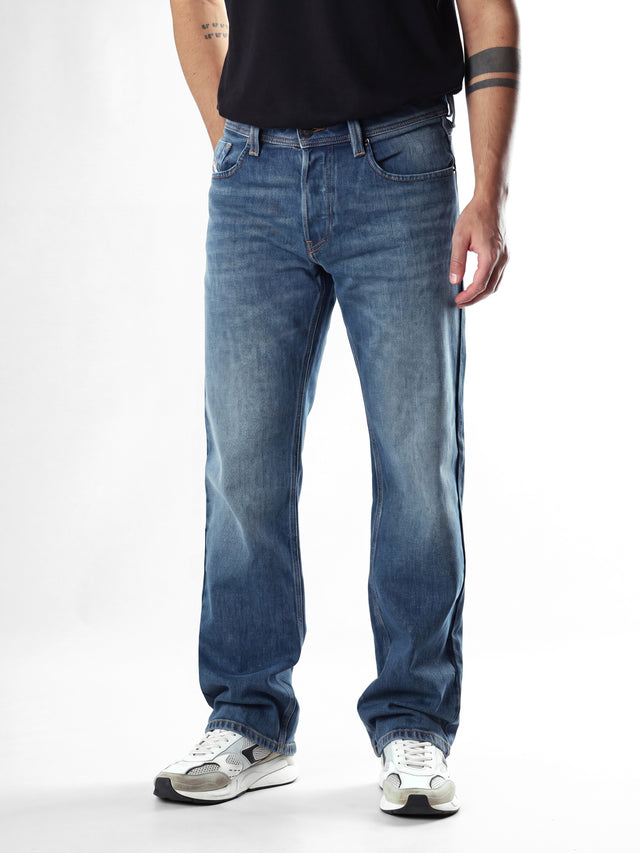 Diesel - Straight Fit Jeans - MARKEE R9K39