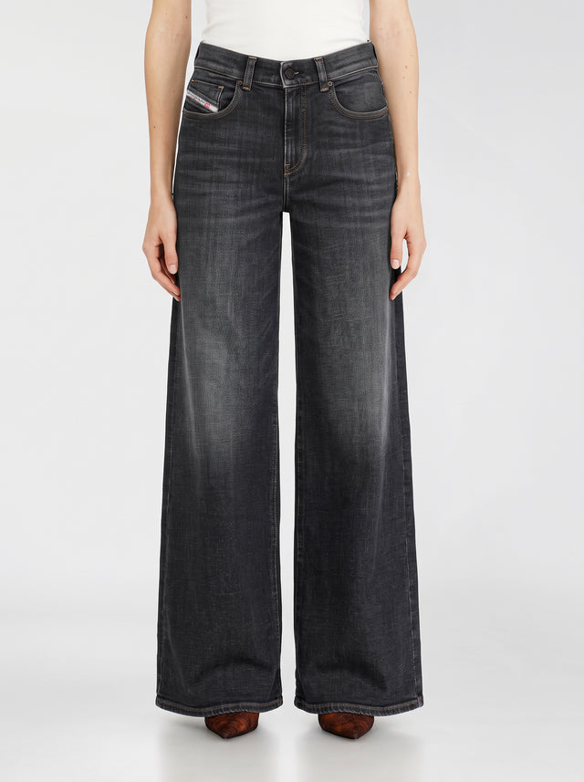 Diesel - Flared Fit Jeans - 1978 D-AKEMI