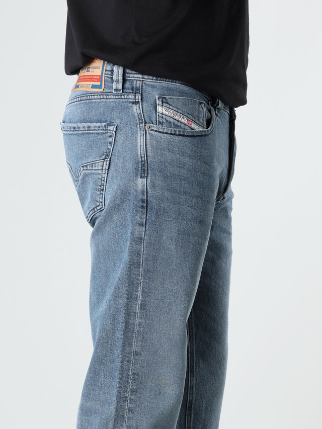 Diesel - Straight Fit Jeans - 1985 LARKEE