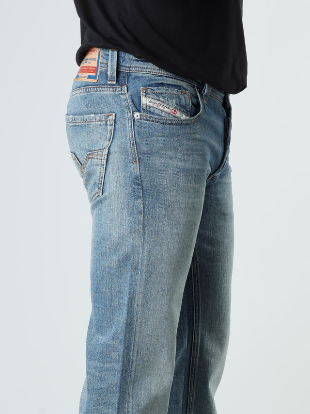 Diesel - Straight Fit Jeans - 1985 LARKEE