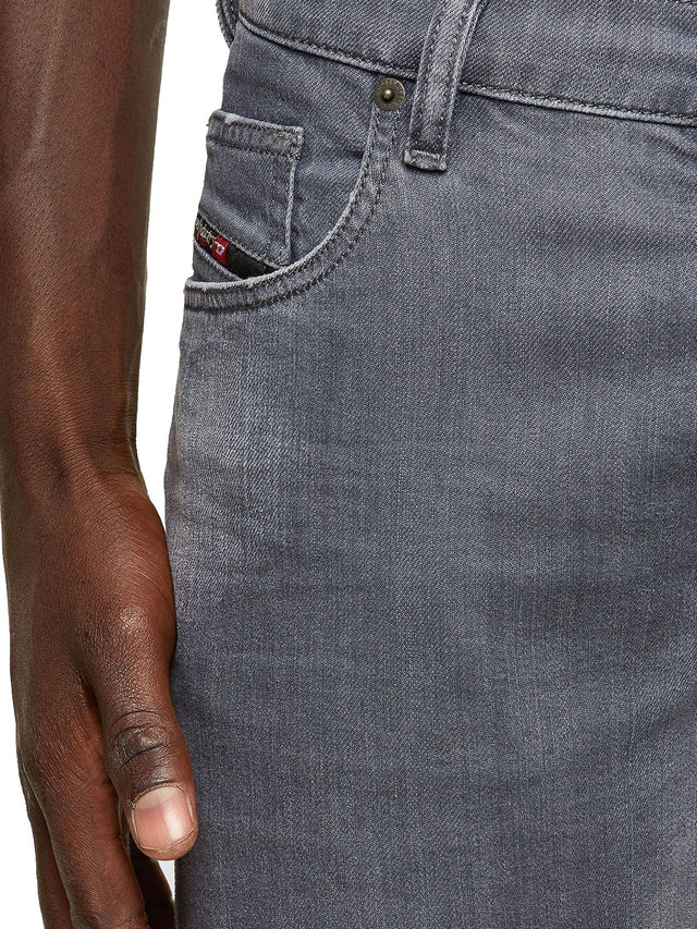 Diesel - Tapered Fit Jeans - D-Yennox 009PB