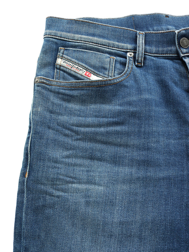 Diesel - Tapered Fit Jeans - D-Fining 09A80