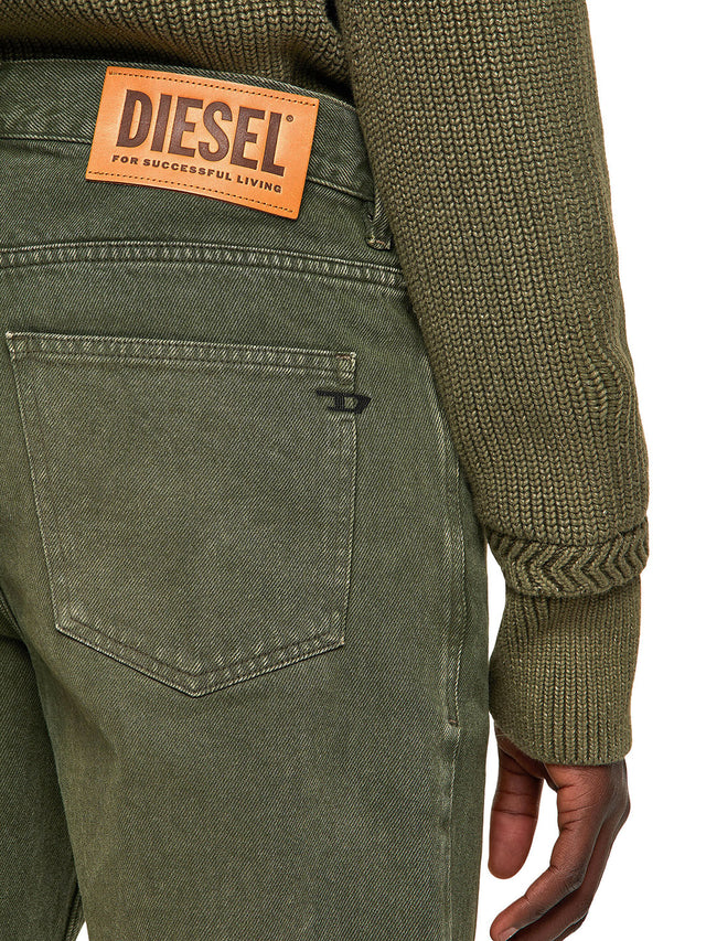 Diesel - Straight Fit Jeans - D-Macs 09A35