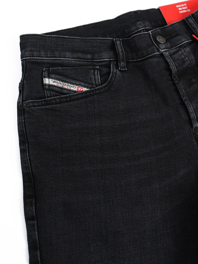 Diesel - Tapered Fit Jeans - D-Fining R9G61