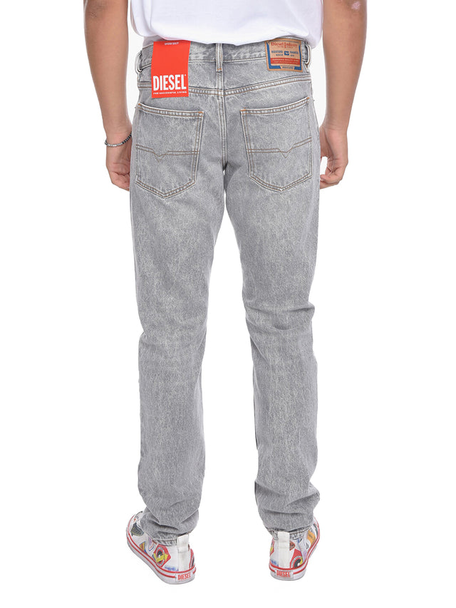 Diesel - Straight Fit Jeans - 1995 D-SARK 007D4