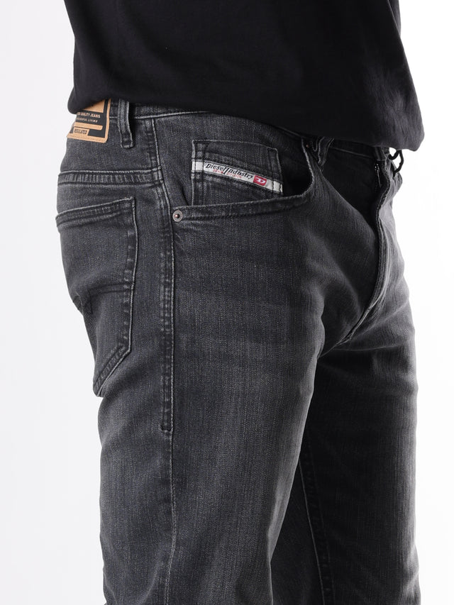 Diesel - Slim Fit Jeans - THOMMER-R