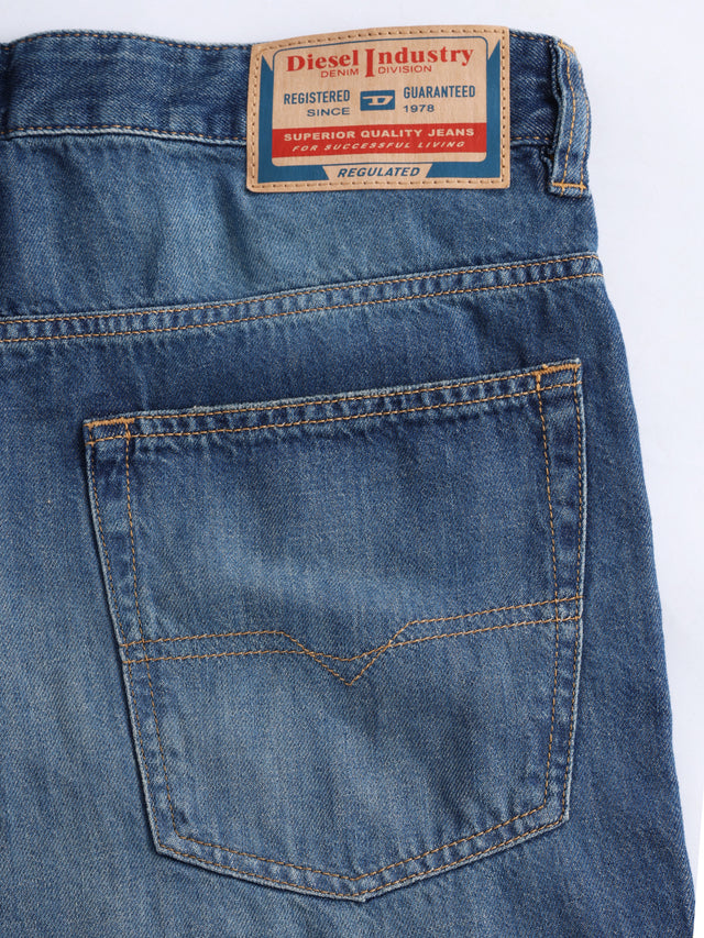 Diesel - Relaxed Fit Jeans - 2001 D-MACRO