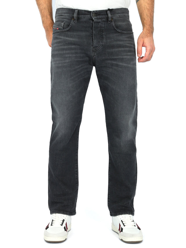 Diesel - Straight Fit Jeans - D-Viker 09B42