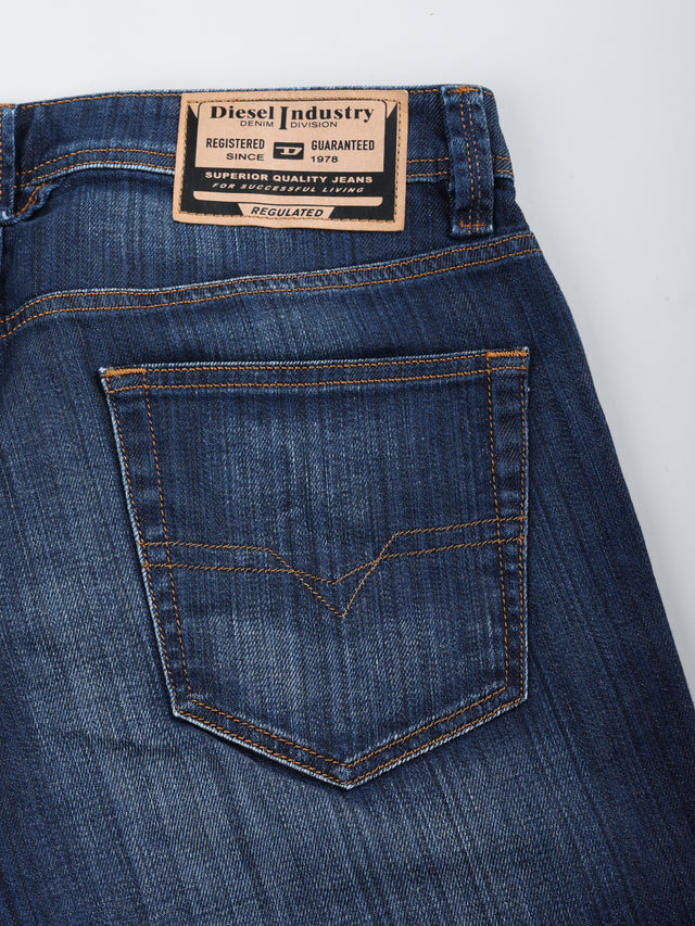 Diesel - Straight Fit Jeans - MARKEE