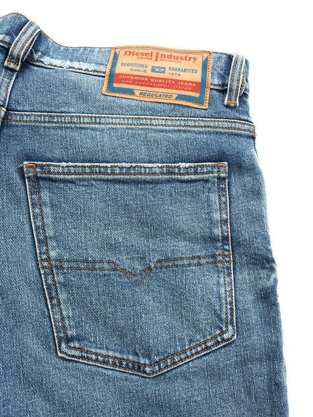 Diesel - Straight Fit Jeans - 1995 D-SARK 007T2