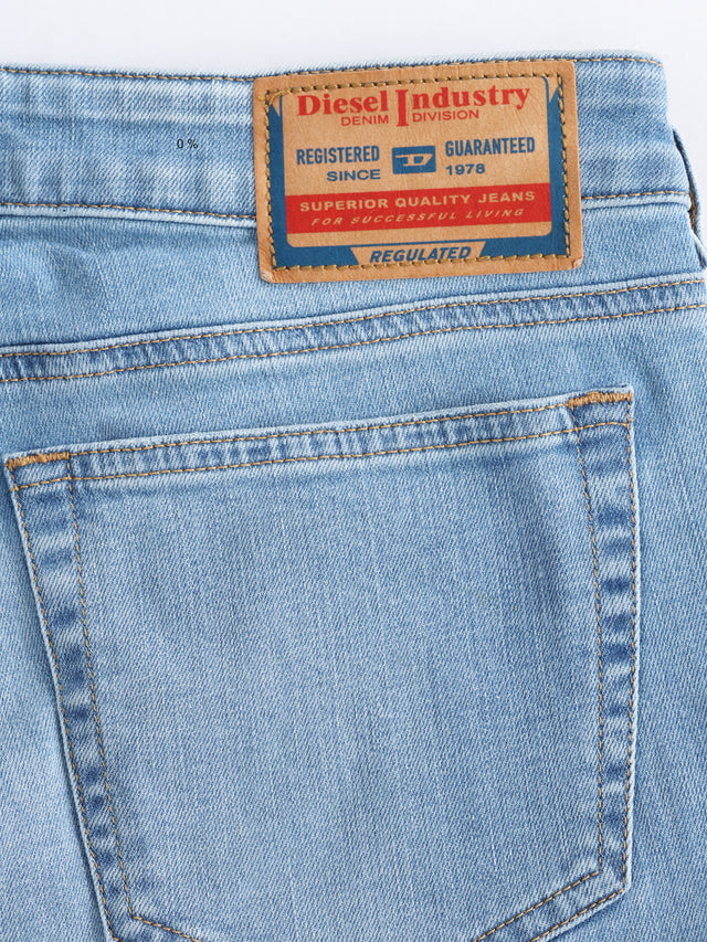 Diesel - Bootcut Fit Jeans - 1969 D-EBBEY 09H61