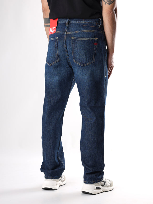 Diesel - Straight Fit Jeans - 2020 D-Viker 09C03