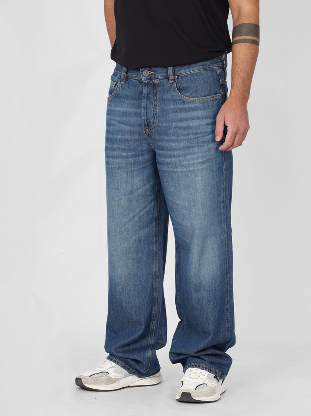 Diesel - Relaxed Fit Jeans - 2001 D-MACRO