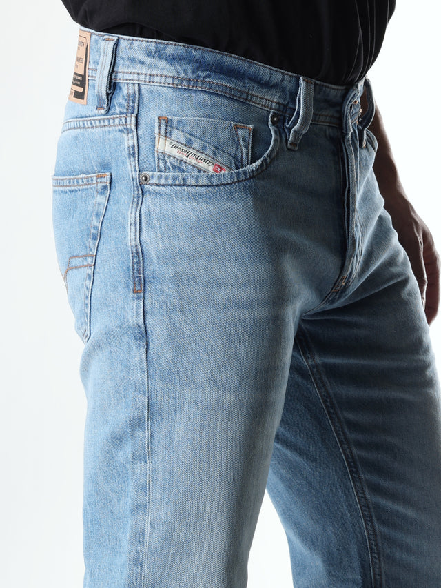 Diesel - Straight Fit Jeans - MARKEE R68DJ