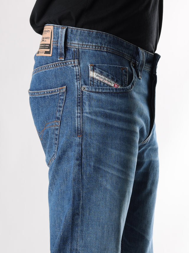 Diesel - Straight Fit Jeans - MARKEE R68DX