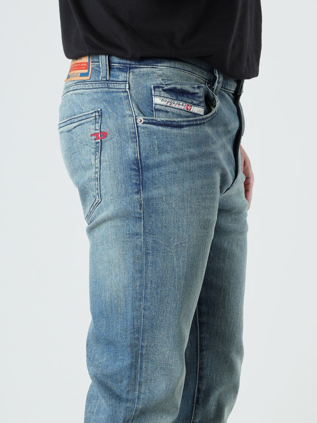 Diesel - Slim Fit Jeans - 2019 D-STRUKT