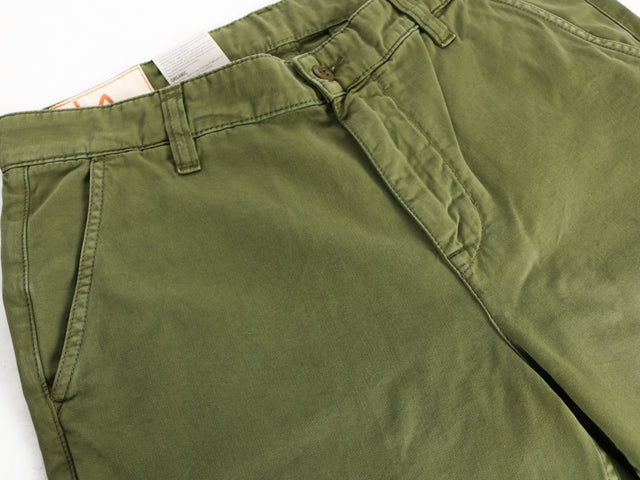 Nudie Relaxed Fit Chino Hose - Lazy Leo Grün