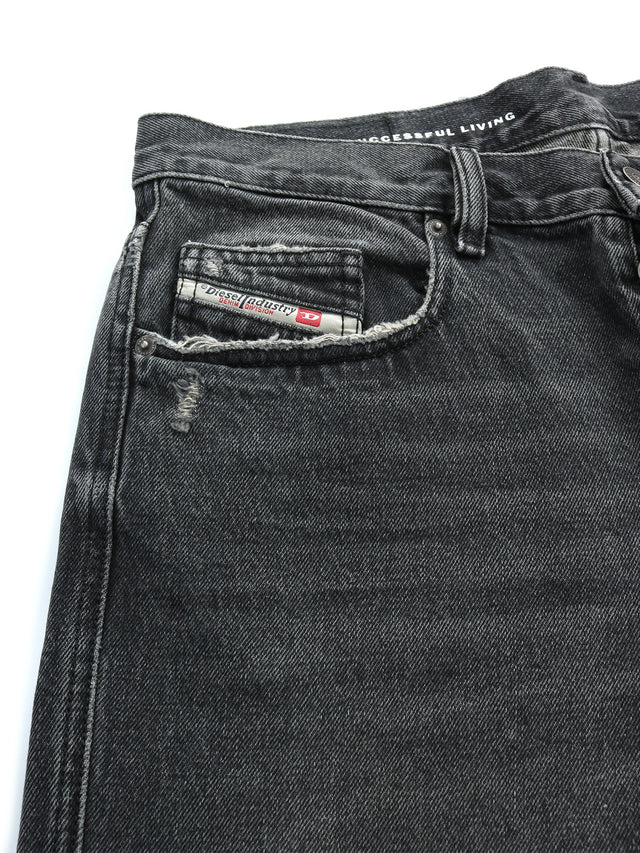 Diesel - Straight Fit Jeans - 2020 D-Viker 007K8