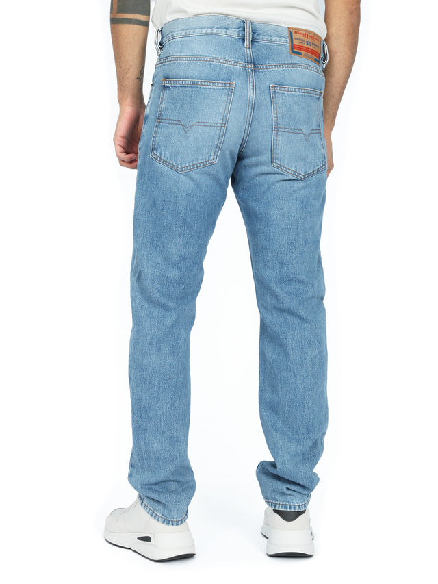 Diesel - Straight Fit Jeans - 1995 D-SARK 09C15