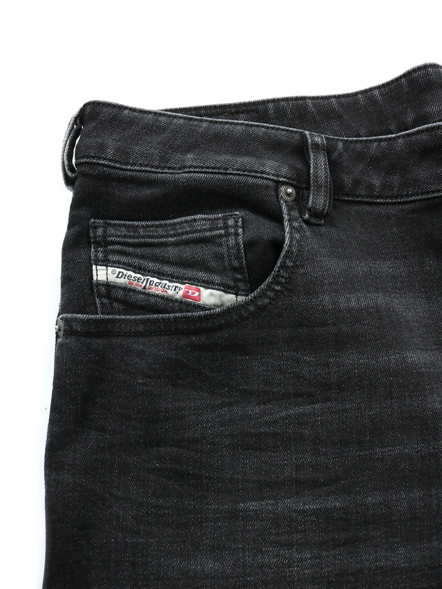 Diesel - Tapered Fit Jeans - D-Yennox UIHAV