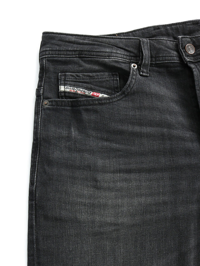 Diesel - Straight Fit Jeans - SAFADO-X RB063