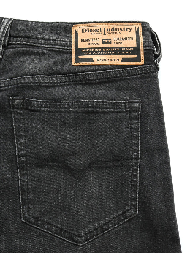 Diesel - Tapered Fit Jeans - Buster-X RB063