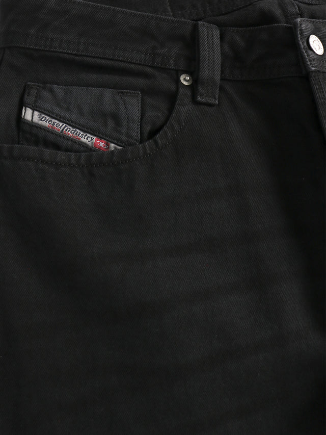 Diesel - Straight Fit Jeans - MARKEE R9B36