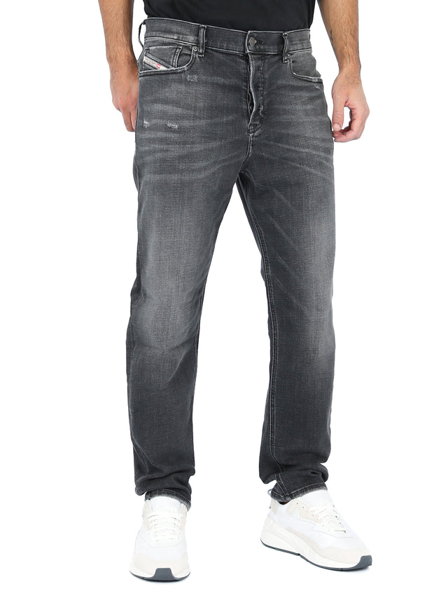 Diesel - Tapered Fit Jeans - D-Fining R9G62