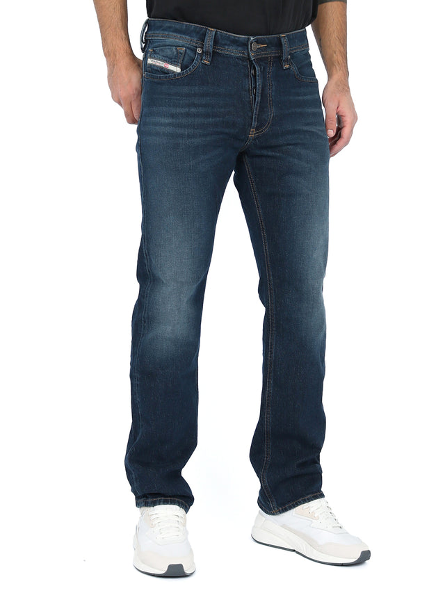 Diesel - Straight Fit Jeans - Larkee-X R072R