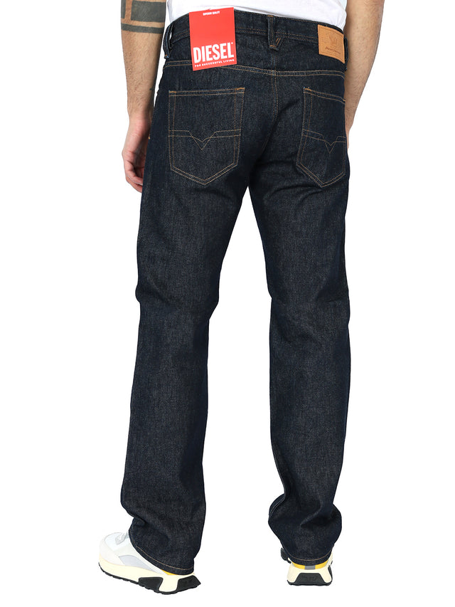 Diesel - Straight Fit Jeans - Larkee-X R09HP