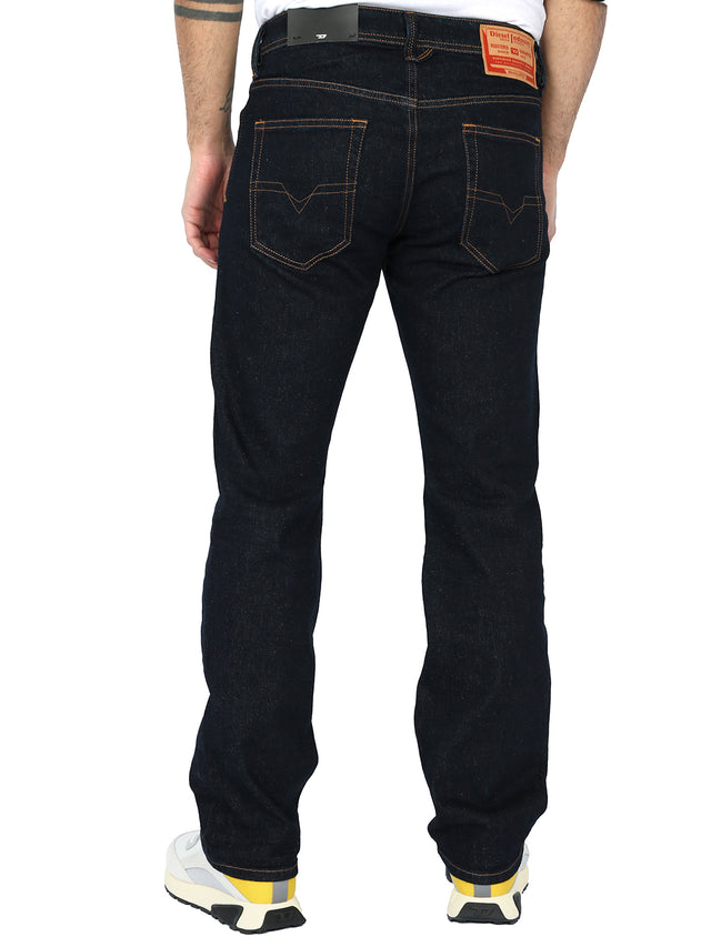 Diesel - Straight Fit Jeans - Larkee-X R07R2