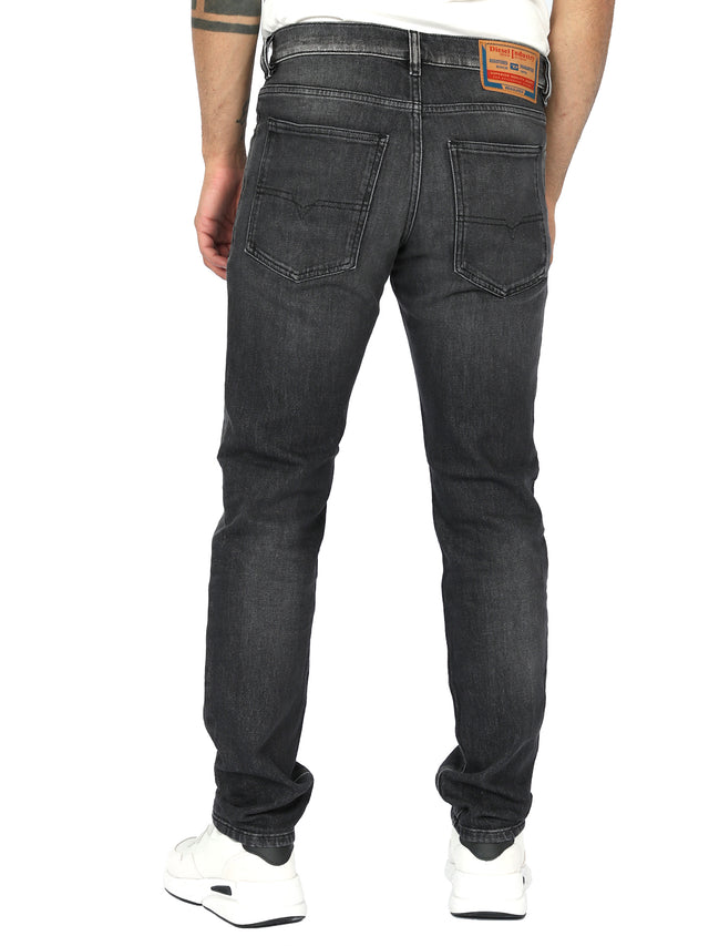 Diesel - Straight Fit Jeans - 1995 D-SARK 09F84