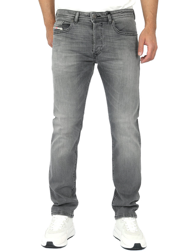 Diesel - Tapered Fit Jeans - Buster-X RM041