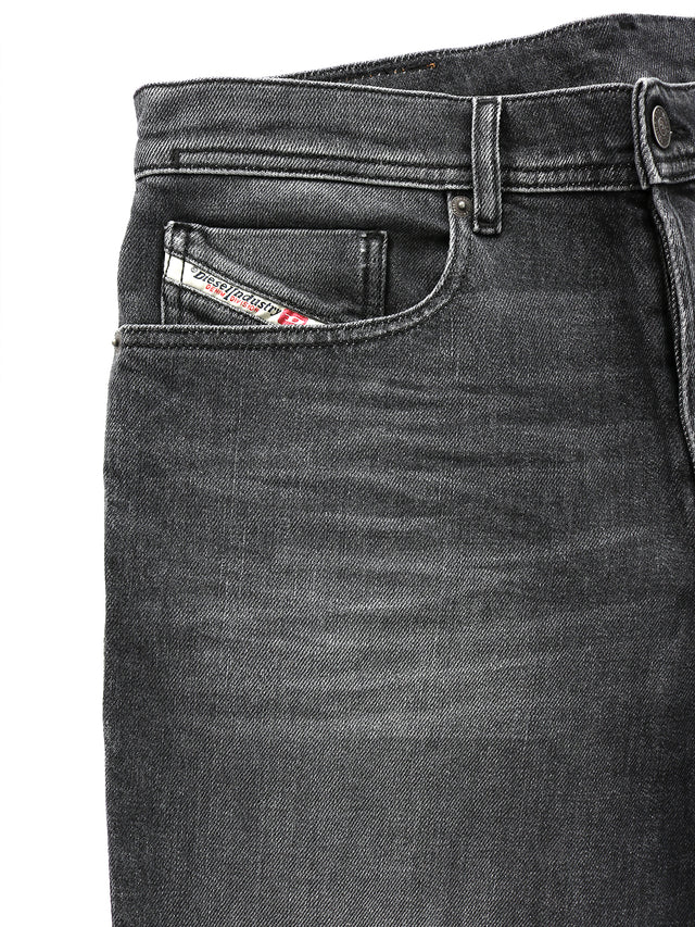 Diesel - Tapered Fit Jeans - 2023 D-Finitive 09F84