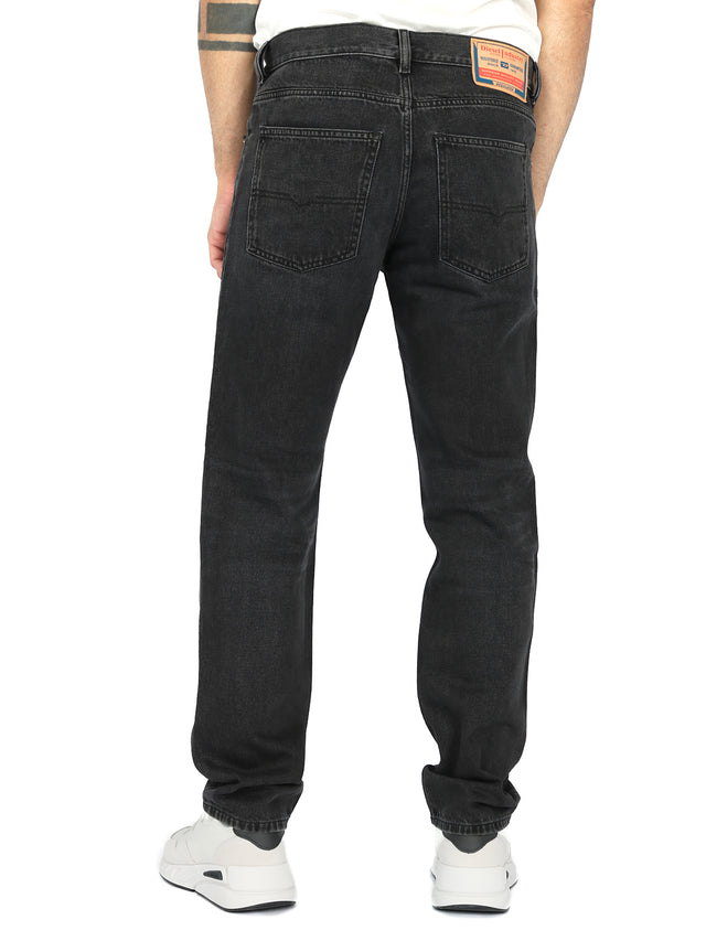 Diesel - Straight Fit Jeans - 1995 D-SARK 09B88