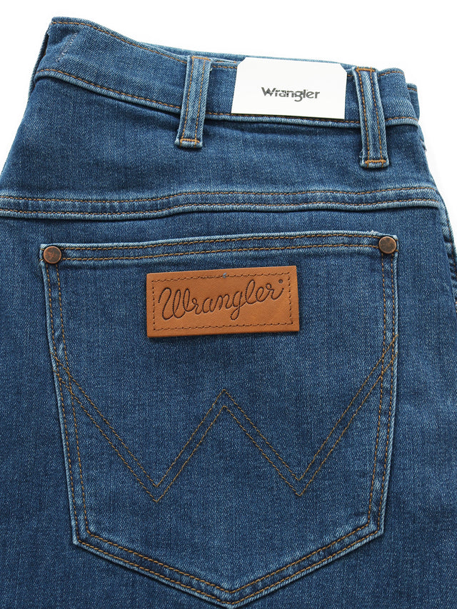 Wrangler - Tapered Fit Jeans - River Coldwater