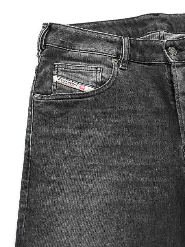 Diesel - Tapered Fit Jeans - D-Yennox 09G82