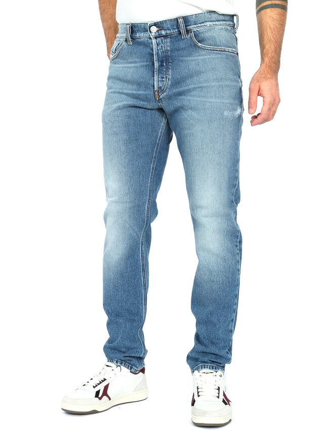 Diesel - Straight Fit Jeans - 1995 D-SARK 007T2