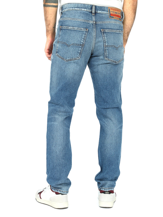 Diesel - Straight Fit Jeans - 1995 D-SARK 007T2