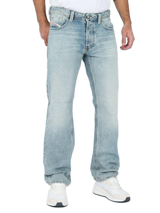 Diesel - Straight Fit Jeans - Larkee-X RS182