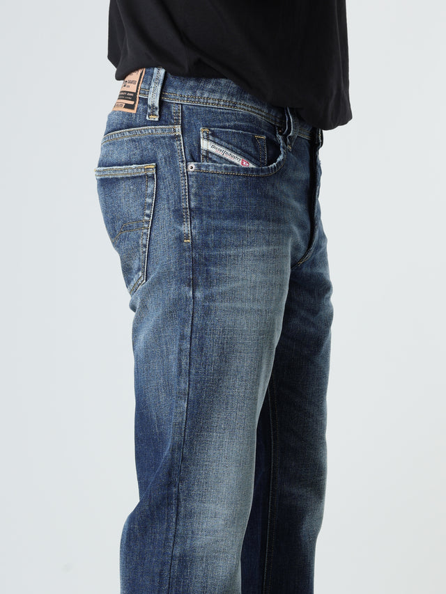 Diesel - Straight Fit Jeans - Larkee-X