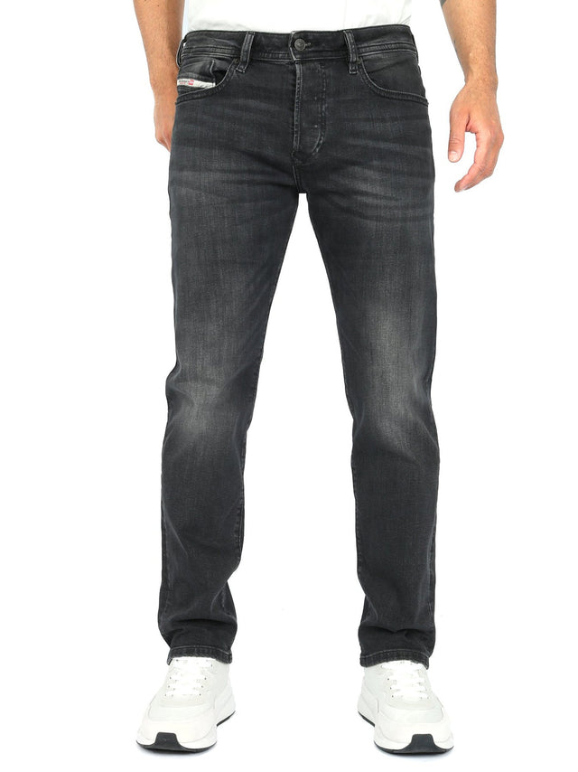 Diesel - Tapered Fit Jeans - Buster-X RB063